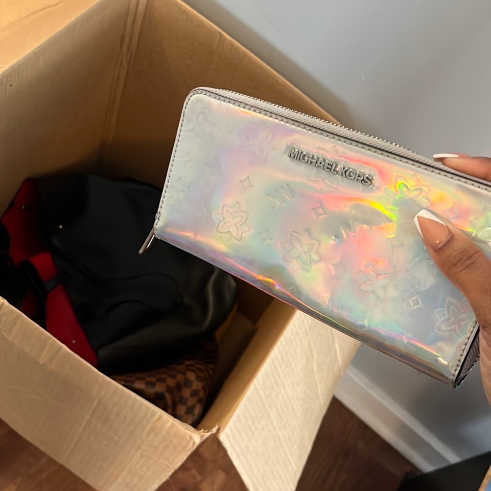 SOLD-Michael Kors wallet